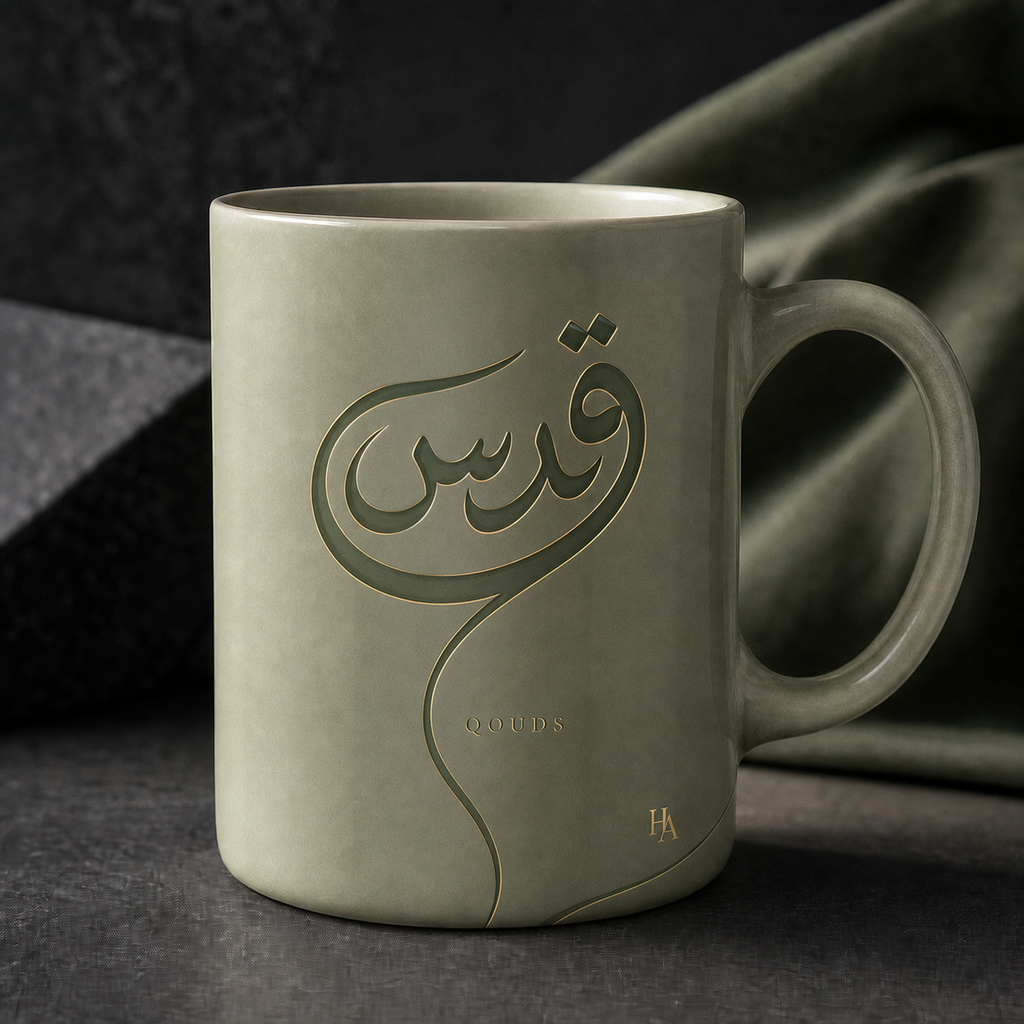 Mug prénom Qouds en calligraphie arabe – Vert amande premium 11 oz